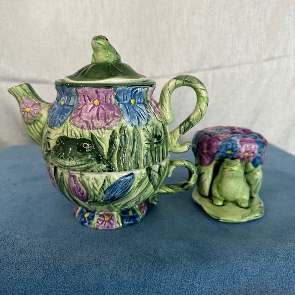 Vintage Silvestri , Ceramic  Nesting Teapot Set, 6pieces